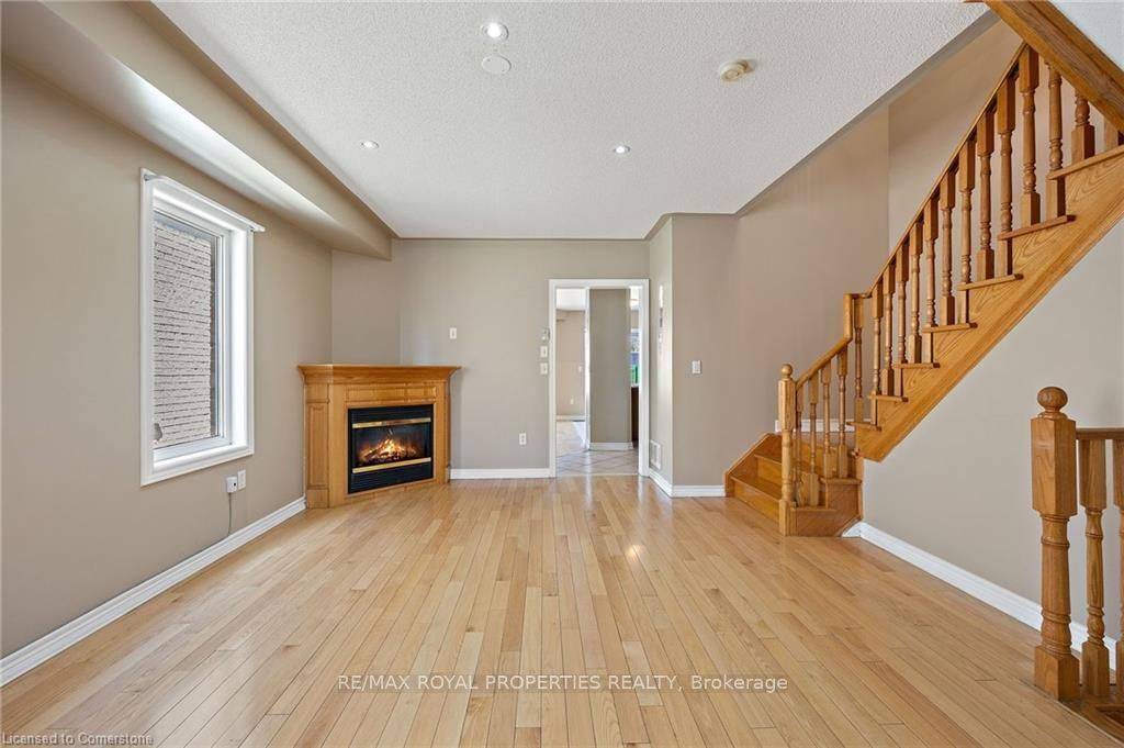 Mississauga, ON L5W 1X2,7173 Village WALK E