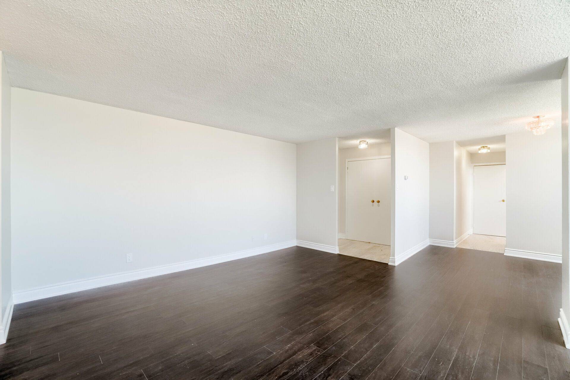 Mississauga, ON L5A 4B8,3700 Kaneff CRES #2001