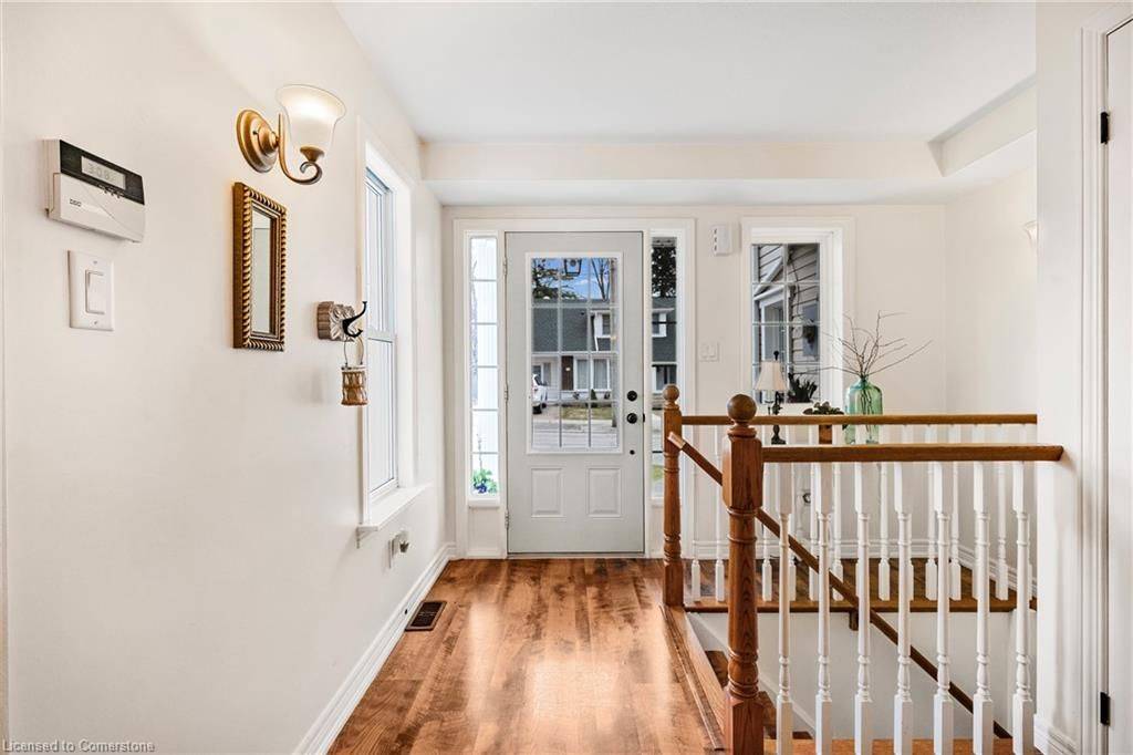 Hamilton, ON L0R 2H0,21 Raglan ST
