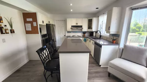 Innisfil, ON L0L 1R0,1252 Shore Acres DR