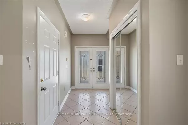 Mississauga, ON L5W 1X2,7173 Village WALK E