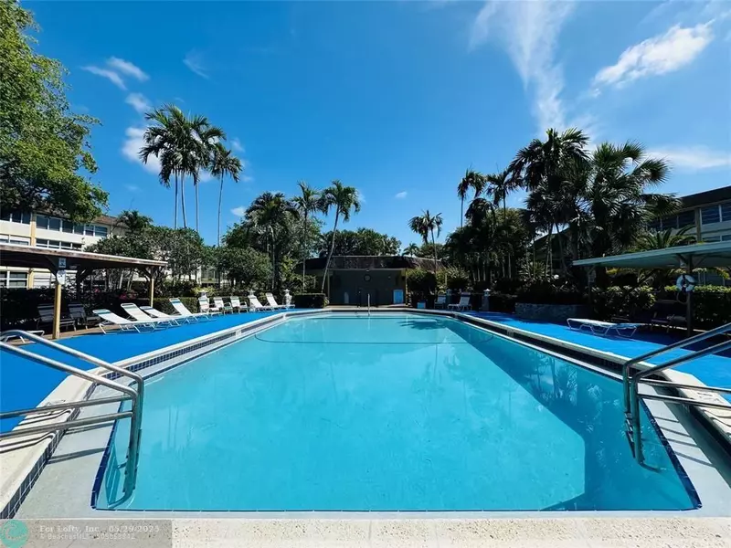 5131 W Oakland Park Blvd #308, Lauderdale Lakes, FL 33313