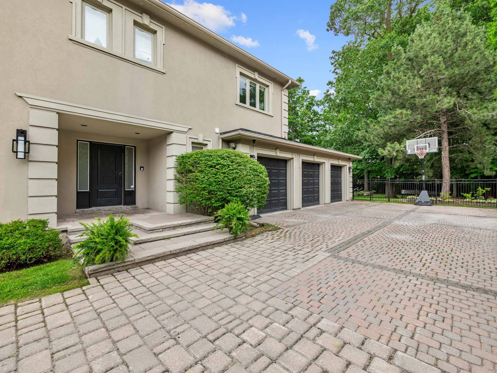 Vaughan, ON L4J 7W4,50 Renaissance CT