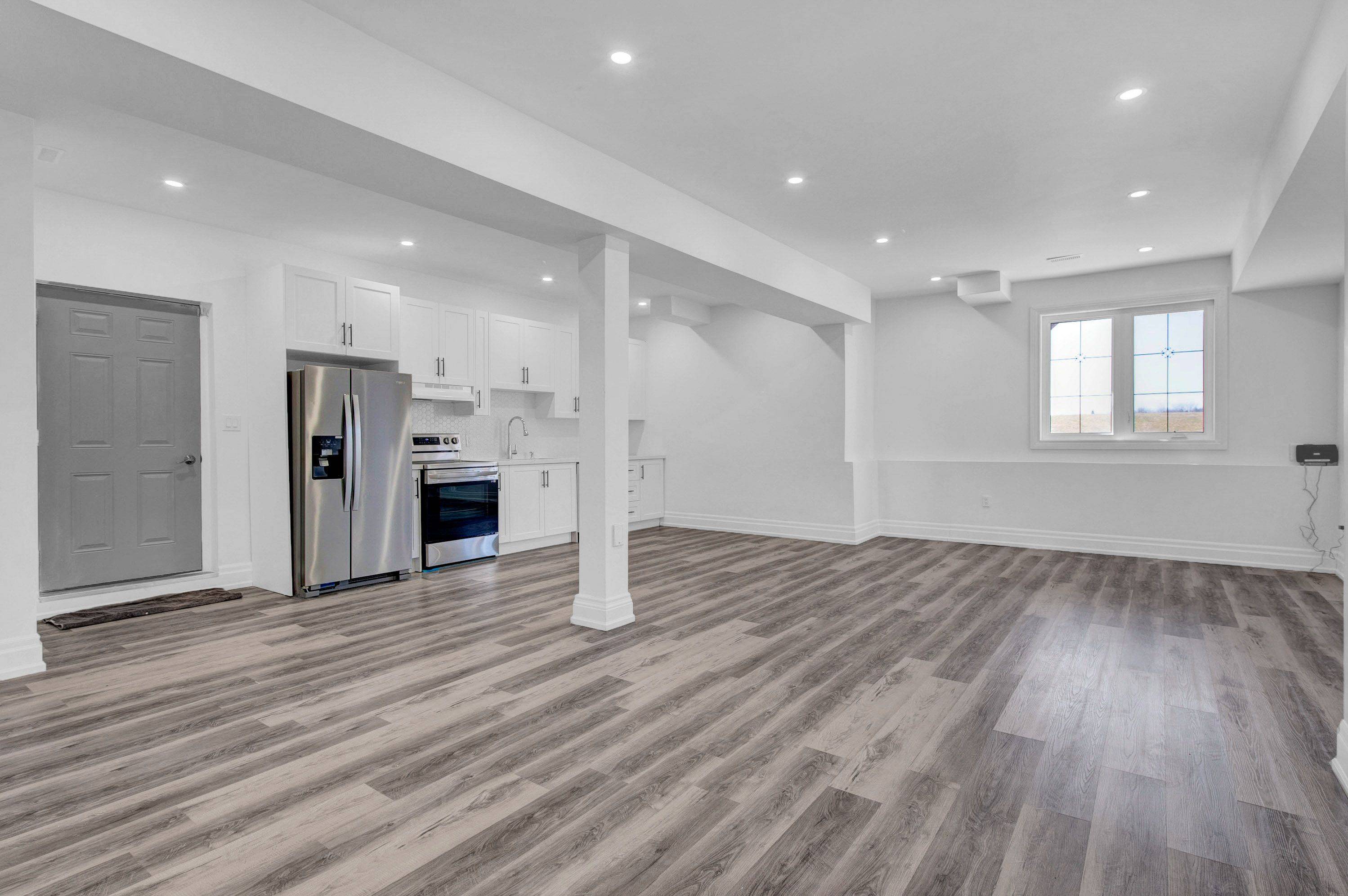 Bradford West Gwillimbury, ON L0L 1L0,176 Dale CRES #UNIT 1