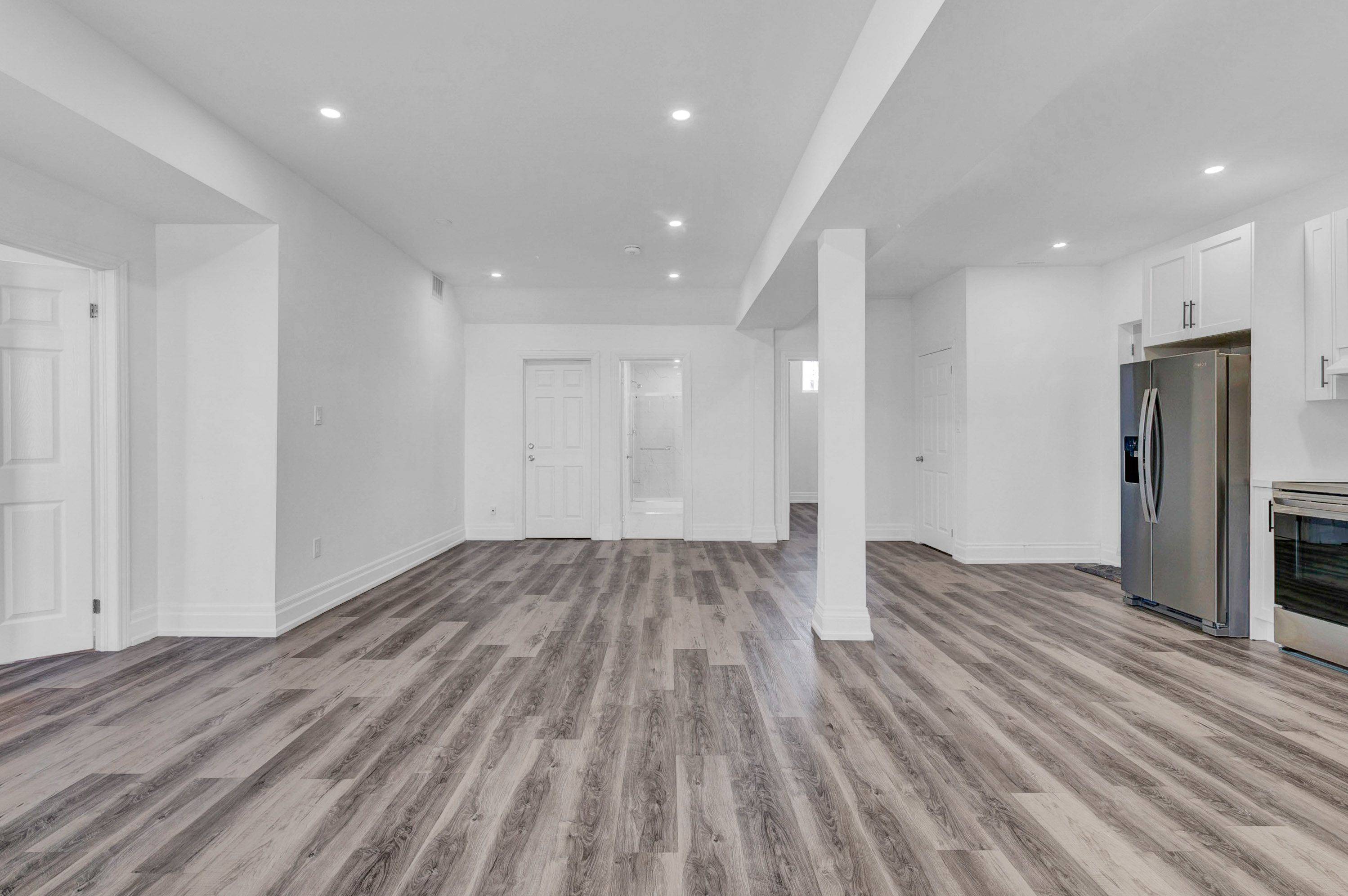 Bradford West Gwillimbury, ON L0L 1L0,176 Dale CRES #UNIT 1
