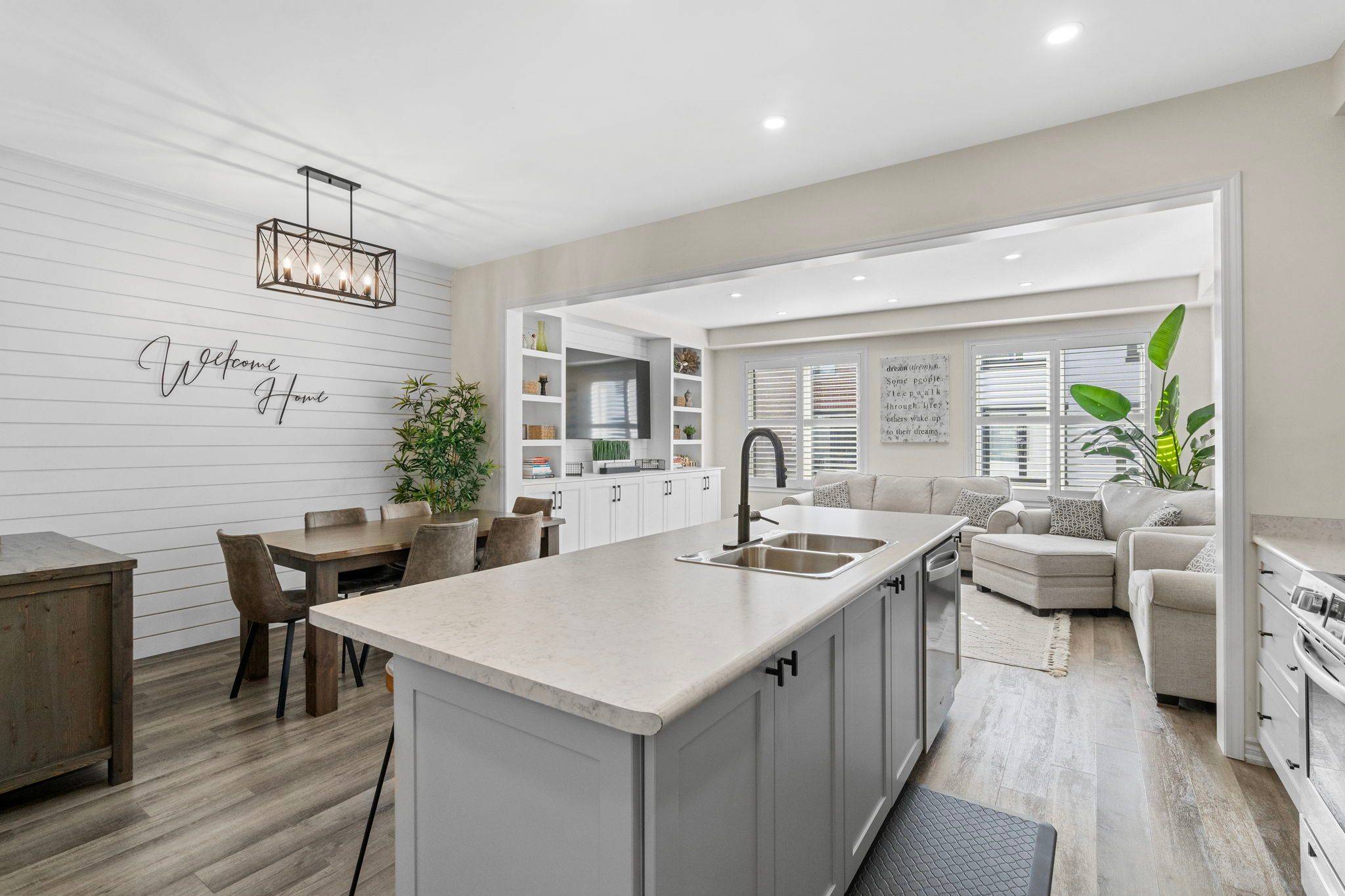 Milton, ON L9E 1S9,975 Whitlock AVE #23