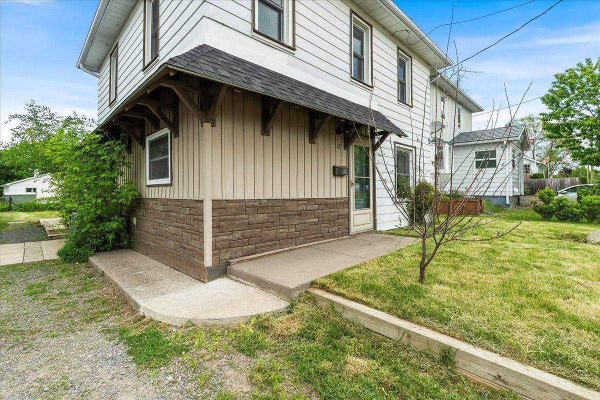 Quinte West, ON K8V 1W1,12 Mccann ST