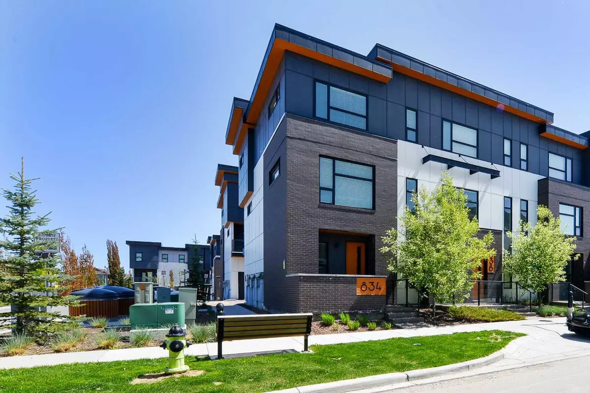 Calgary, AB T3H 6B2,834 78 ST SW