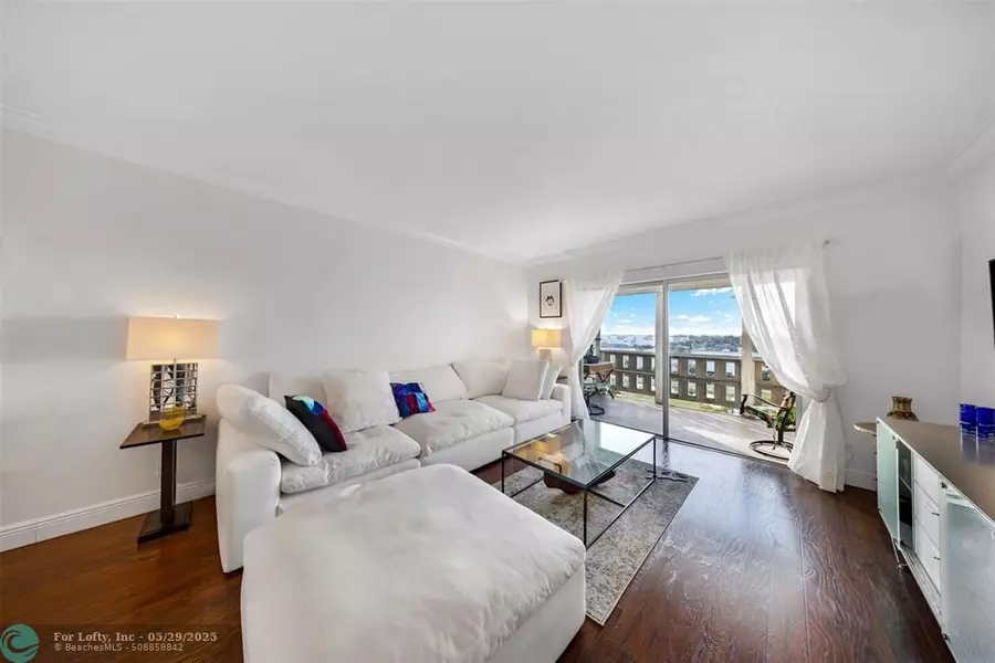 4330 Hillcrest Dr #905, Hollywood, FL 33021