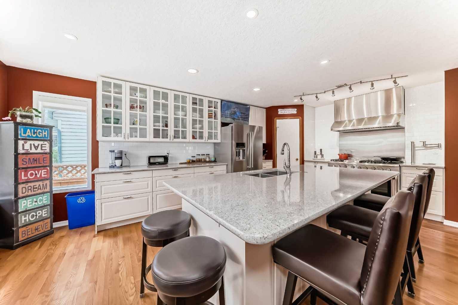 Calgary, AB T2Z2W4,613 Douglas Glen BLVD Southeast