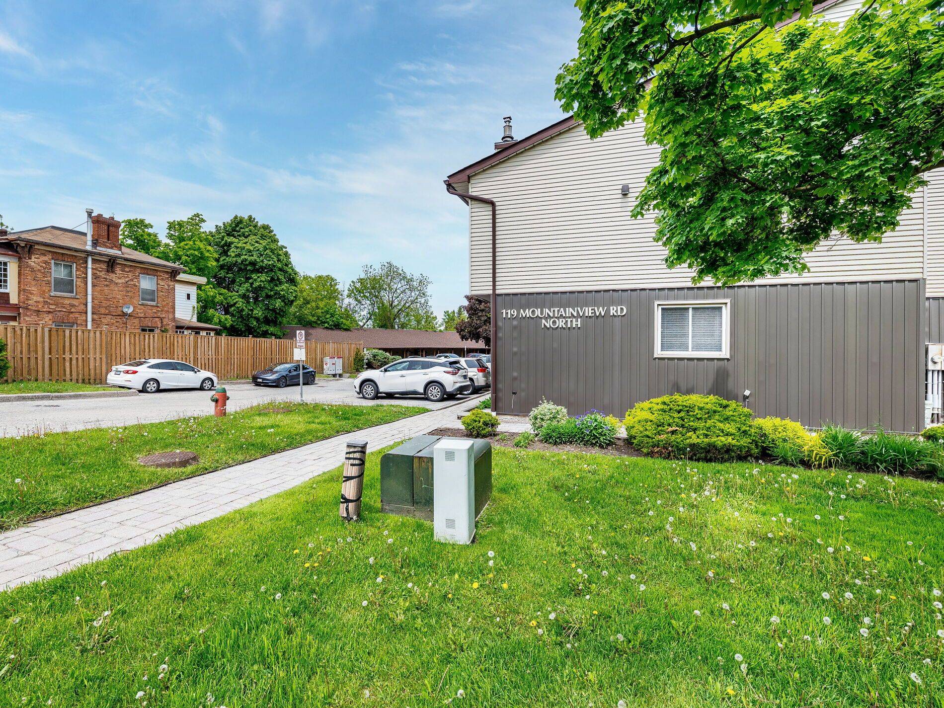 Halton Hills, ON L7G 3P8,119 Mountainview RD N #1