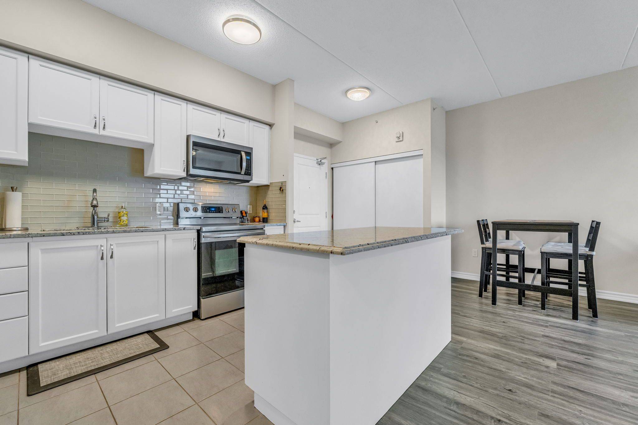 Milton, ON L9T 9A8,650 Sauve ST #412