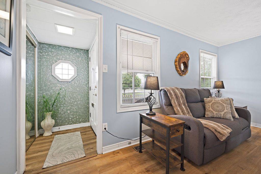 Hamilton, ON L8H 5L2,365 Strathearne AVE