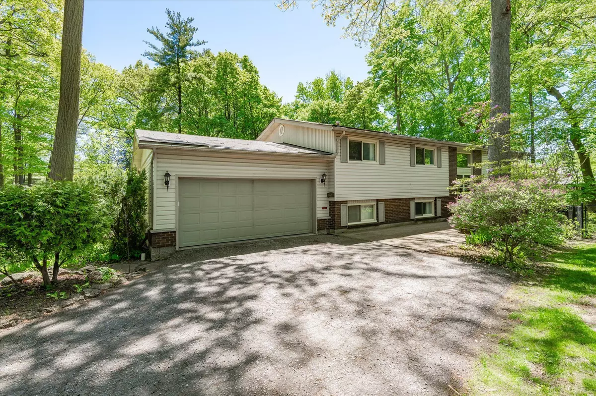 Burlington, ON L7T 3K6,768 King RD