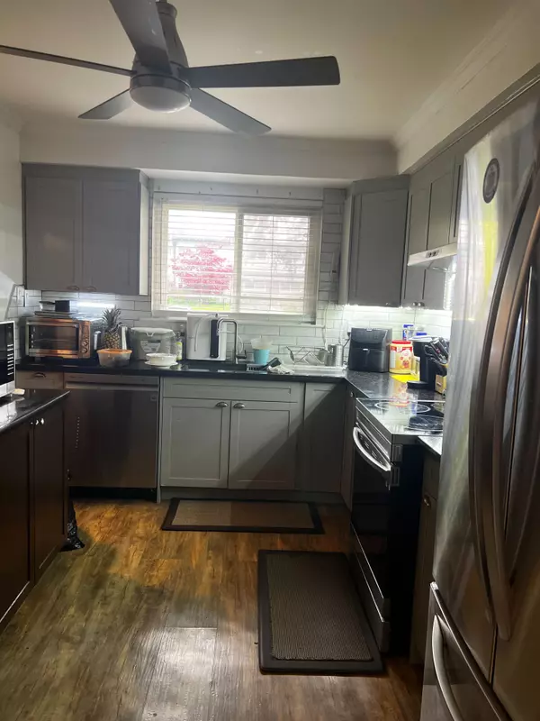 Pickering, ON L1W 1L4,925 Bayly ST #7