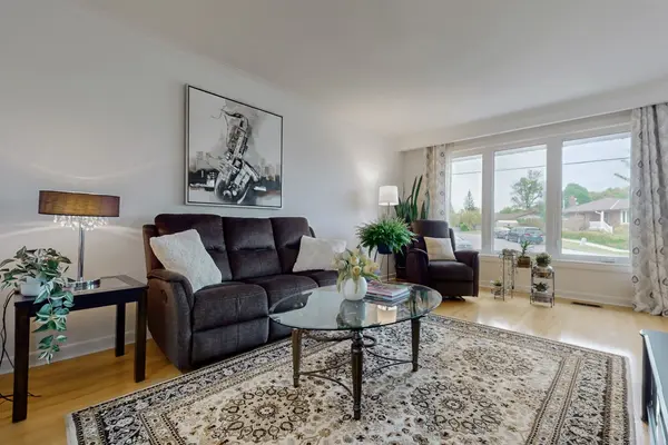 Toronto E04, ON M1K 1V3,98 Silvio AVE