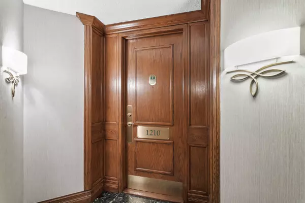 Markham, ON L3R 0G1,610 Bullock DR #Unit #1210
