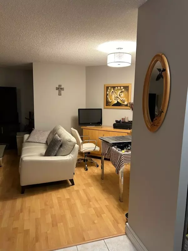 Toronto W10, ON M9V 5E7,61 Markbrook LN #811