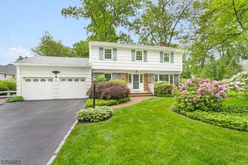 15 Hopping Ln, Florham Park Boro, NJ 07932