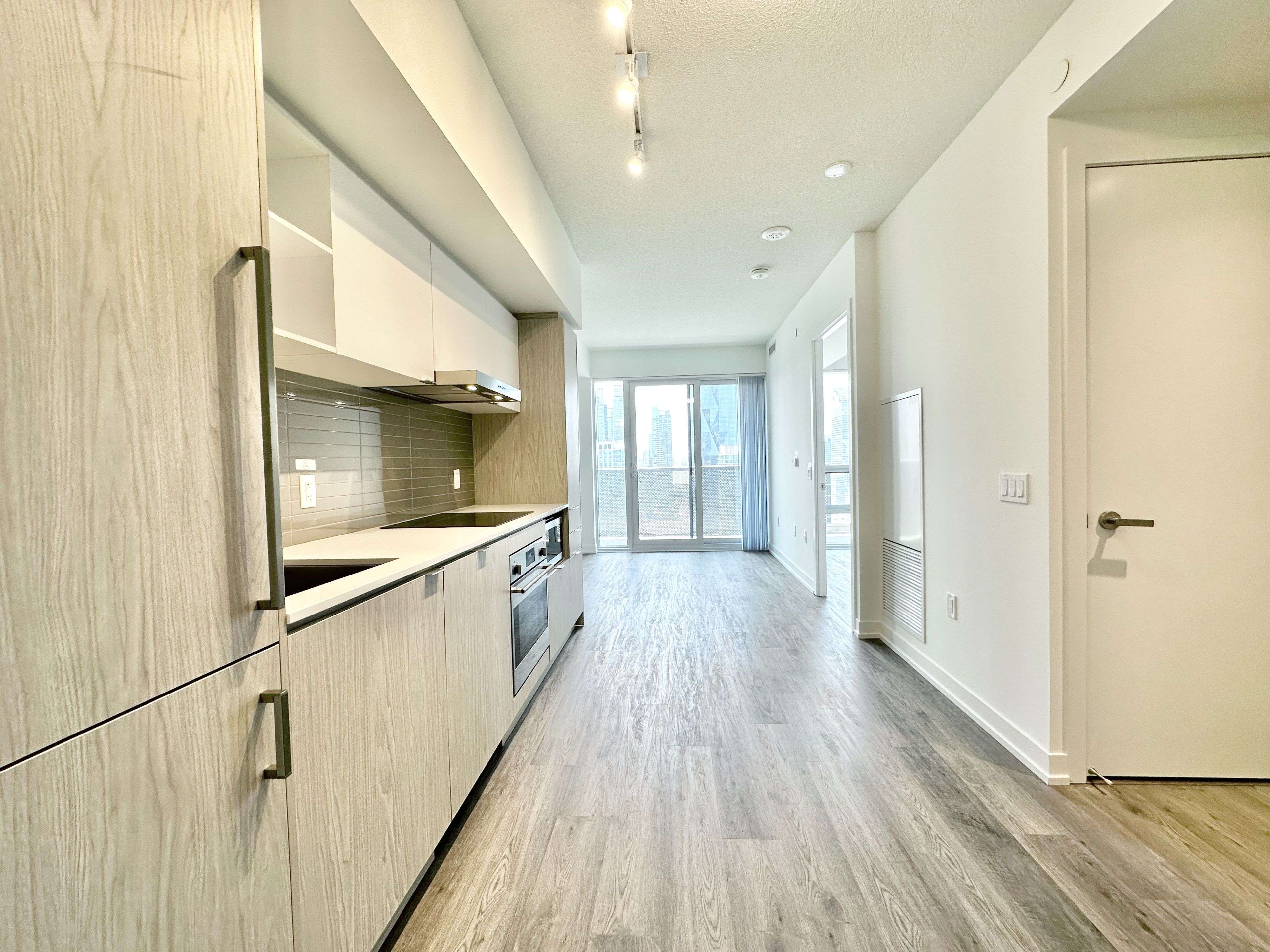 Toronto C08, ON M5E 0G1,55 Cooper ST #3916