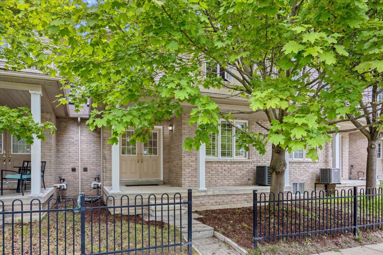 Clarington, ON L1C 5H1,263 Sprucewood CRES