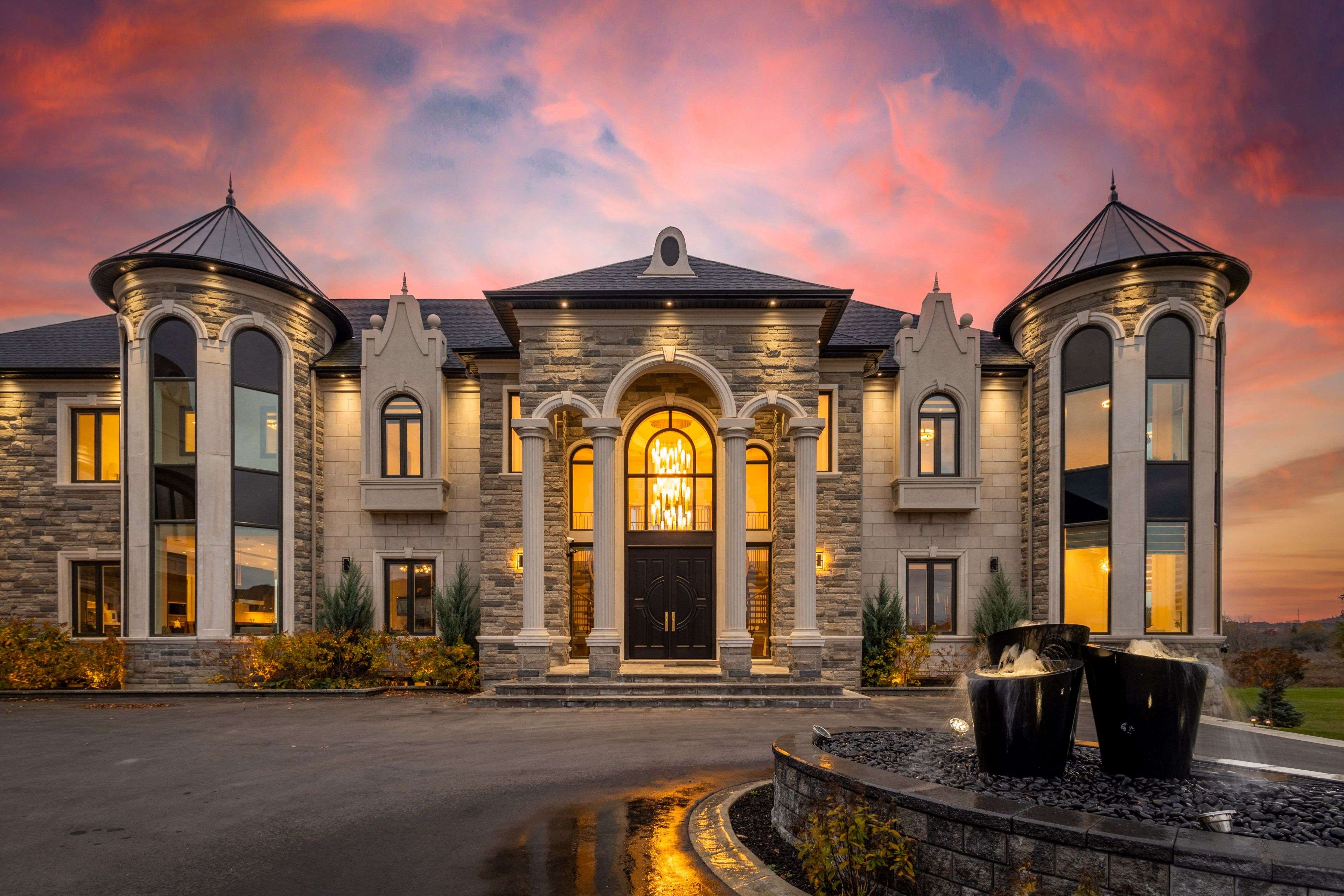 Brampton, ON L6P 1K9,4 Saint Lukes CT