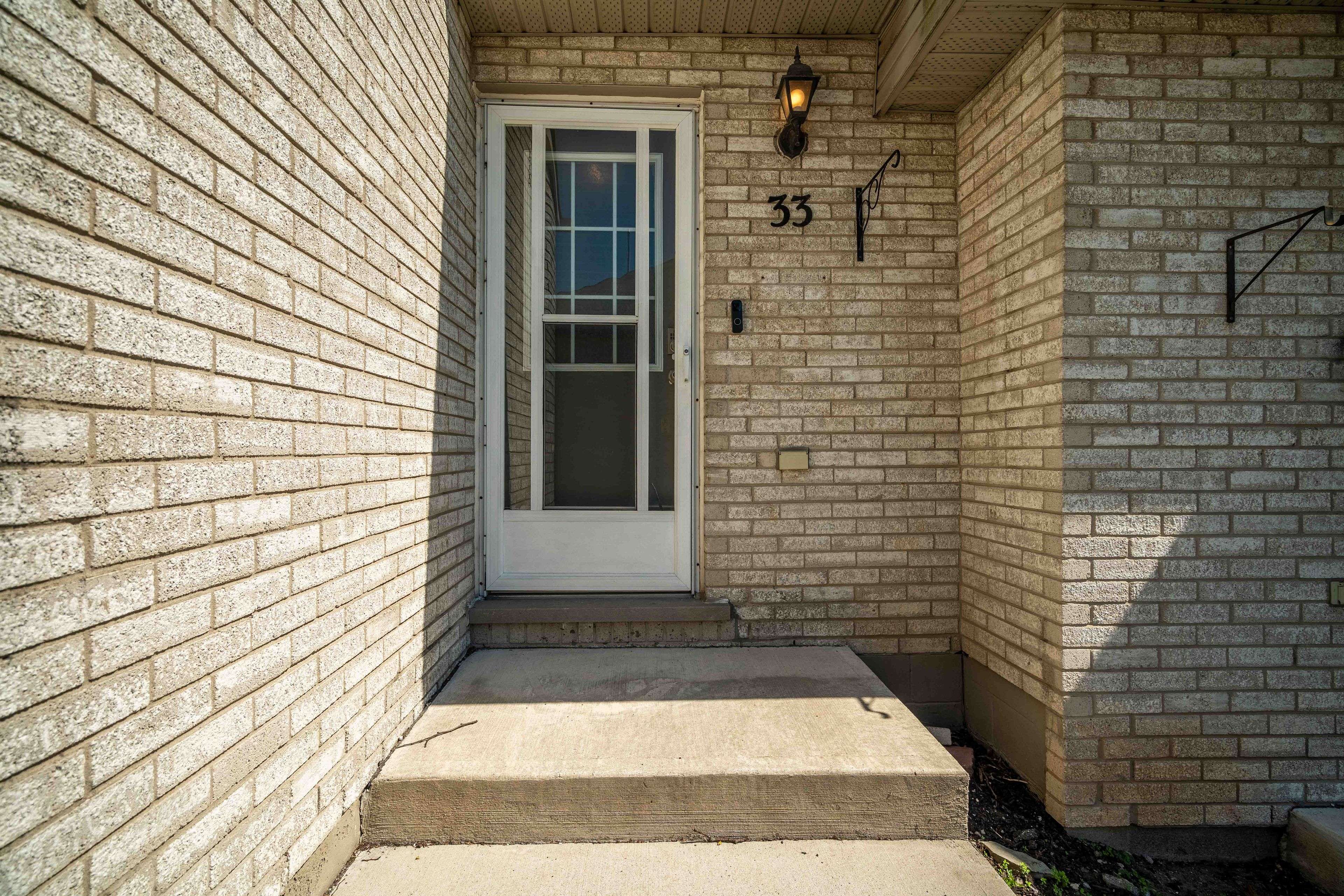Hamilton, ON L8W 1R1,1396 Upper Ottawa ST #33