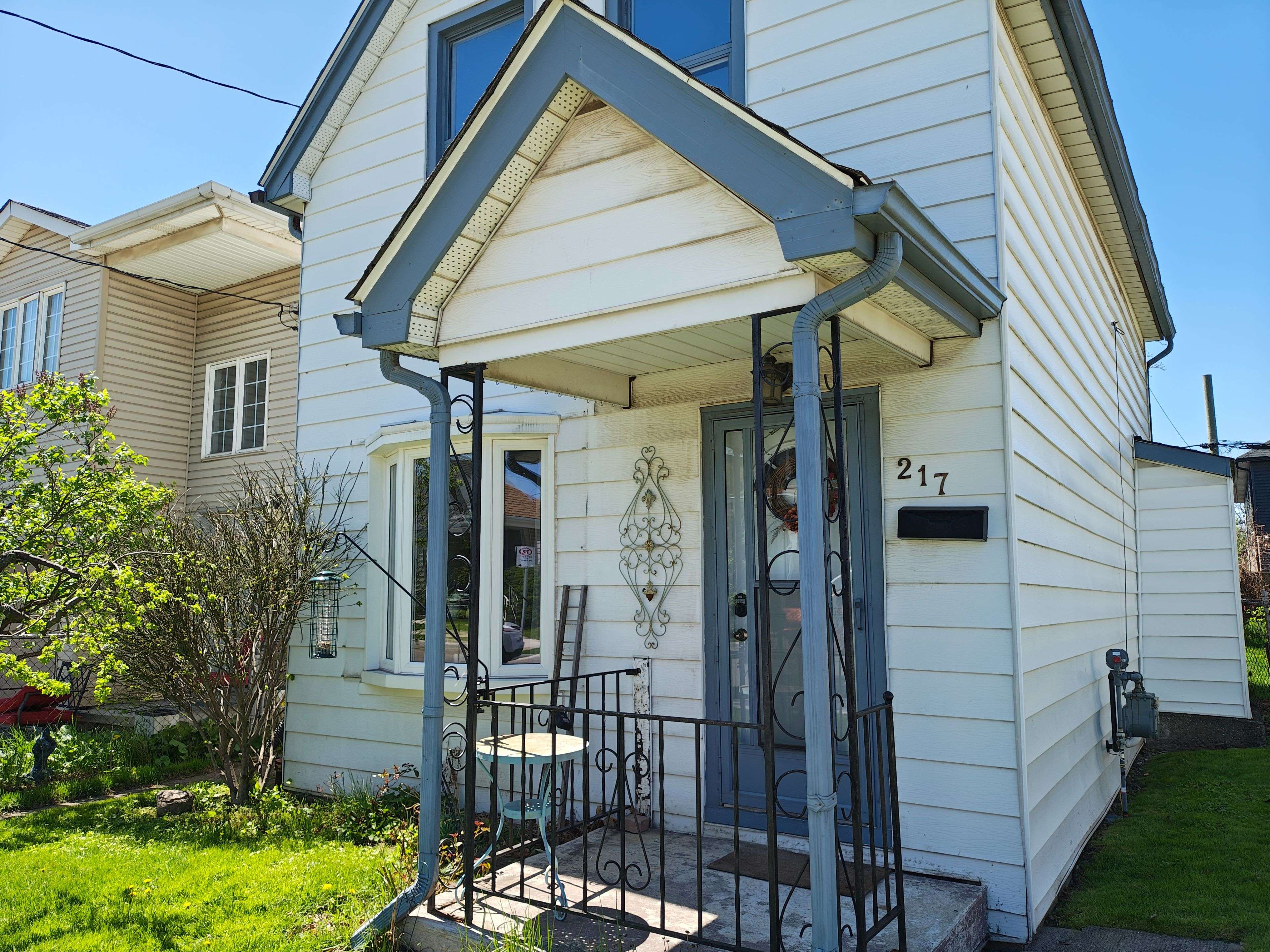Hamilton, ON L8H 5H5,217 Fairfield AVE