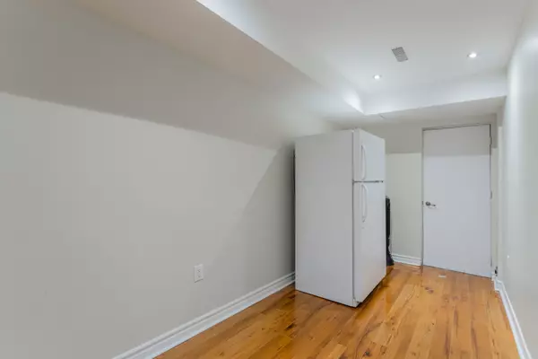 Mississauga, ON L5W 2A2,7360 Zinnia PL #290