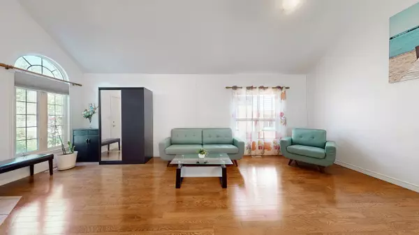 Waterloo, ON N2T 2T5,402 Woodrow DR