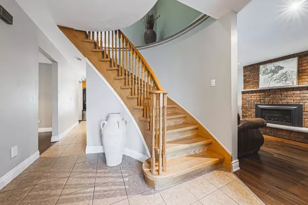 Hamilton, ON L9G 4B2,412 Melanie CRES