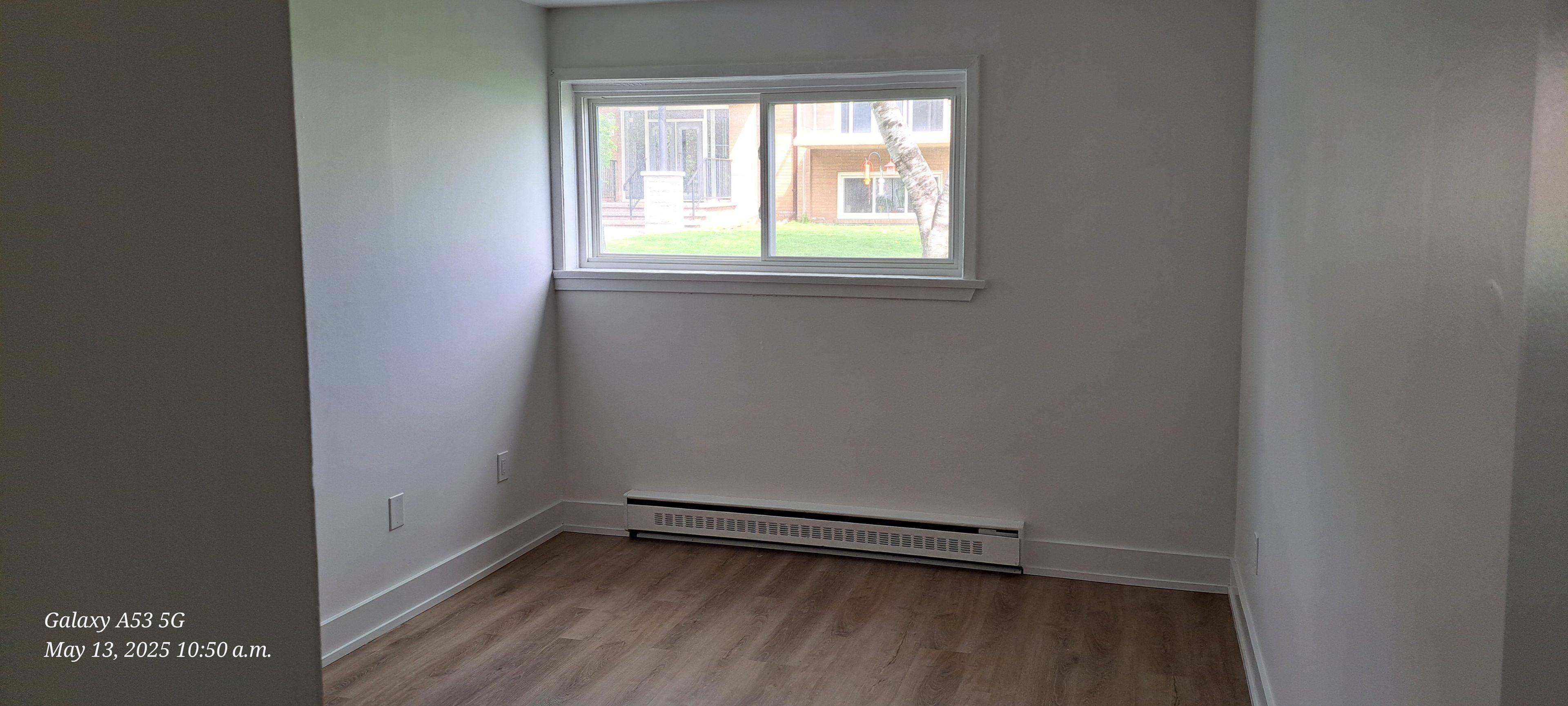 Oshawa, ON L1G 4W3,945 Simcoe ST N #1