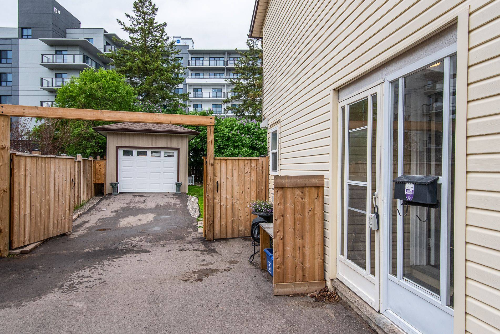 Kitchener, ON N2E 1M5,109 Selkirk DR
