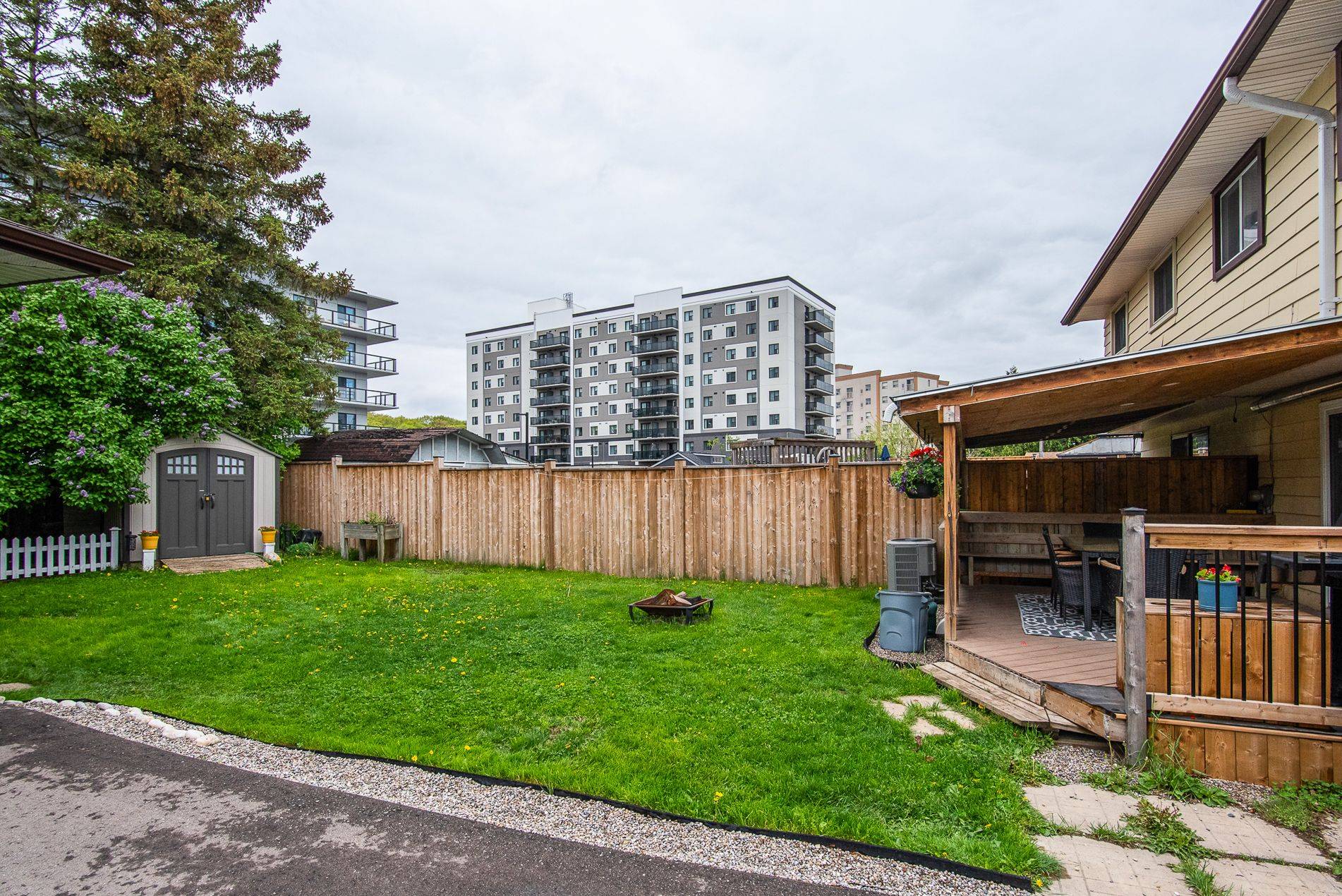 Kitchener, ON N2E 1M5,109 Selkirk DR