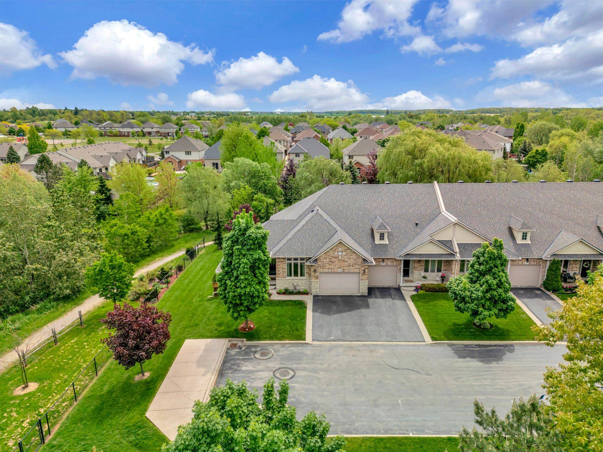 Hamilton, ON L0R 1C0,310 Southbrook DR #10