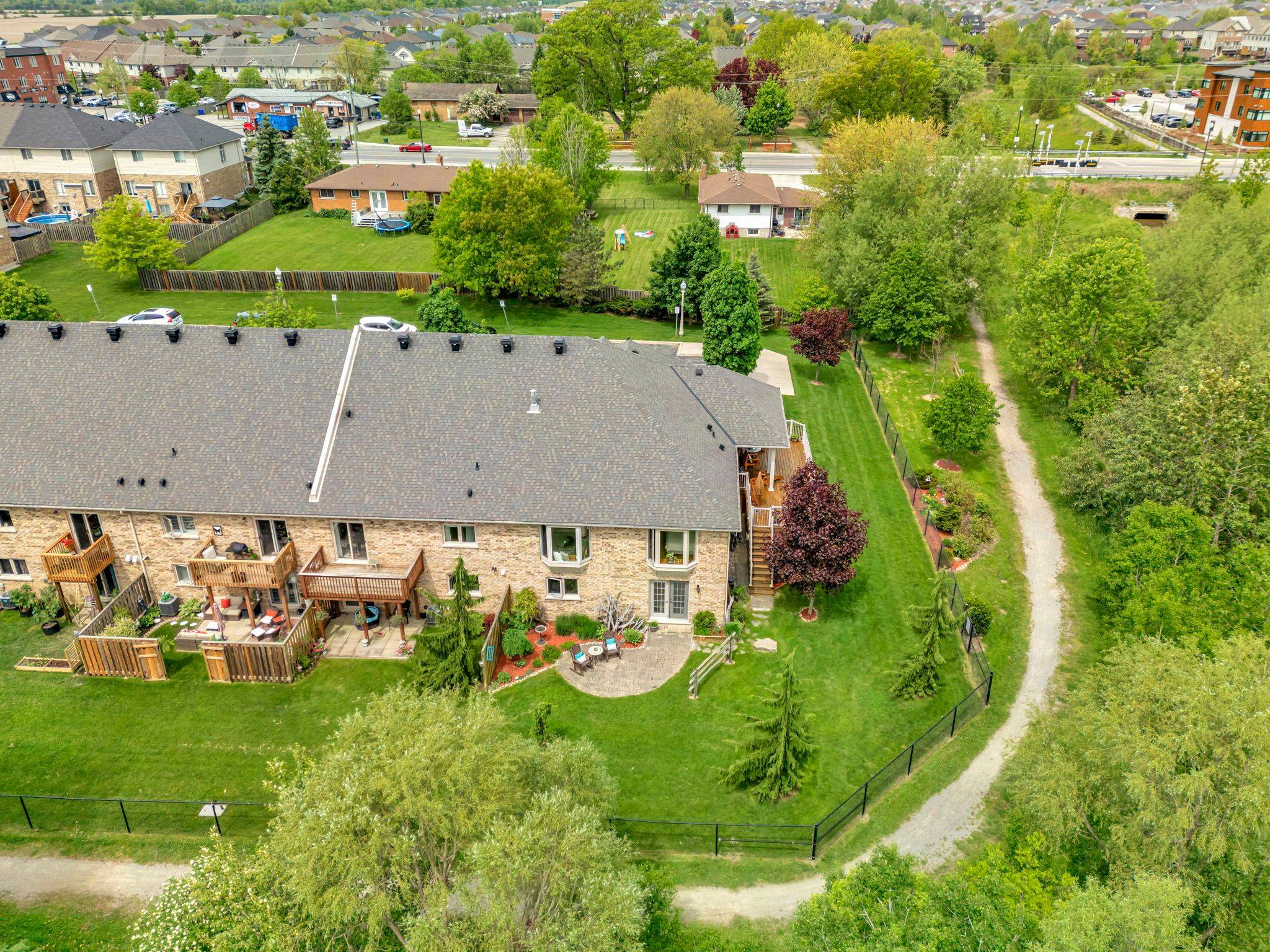Hamilton, ON L0R 1C0,310 Southbrook DR #10