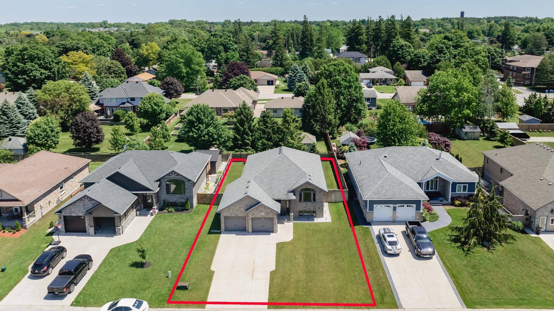 Saugeen Shores, ON N0H 2C2,821 Sumpton ST