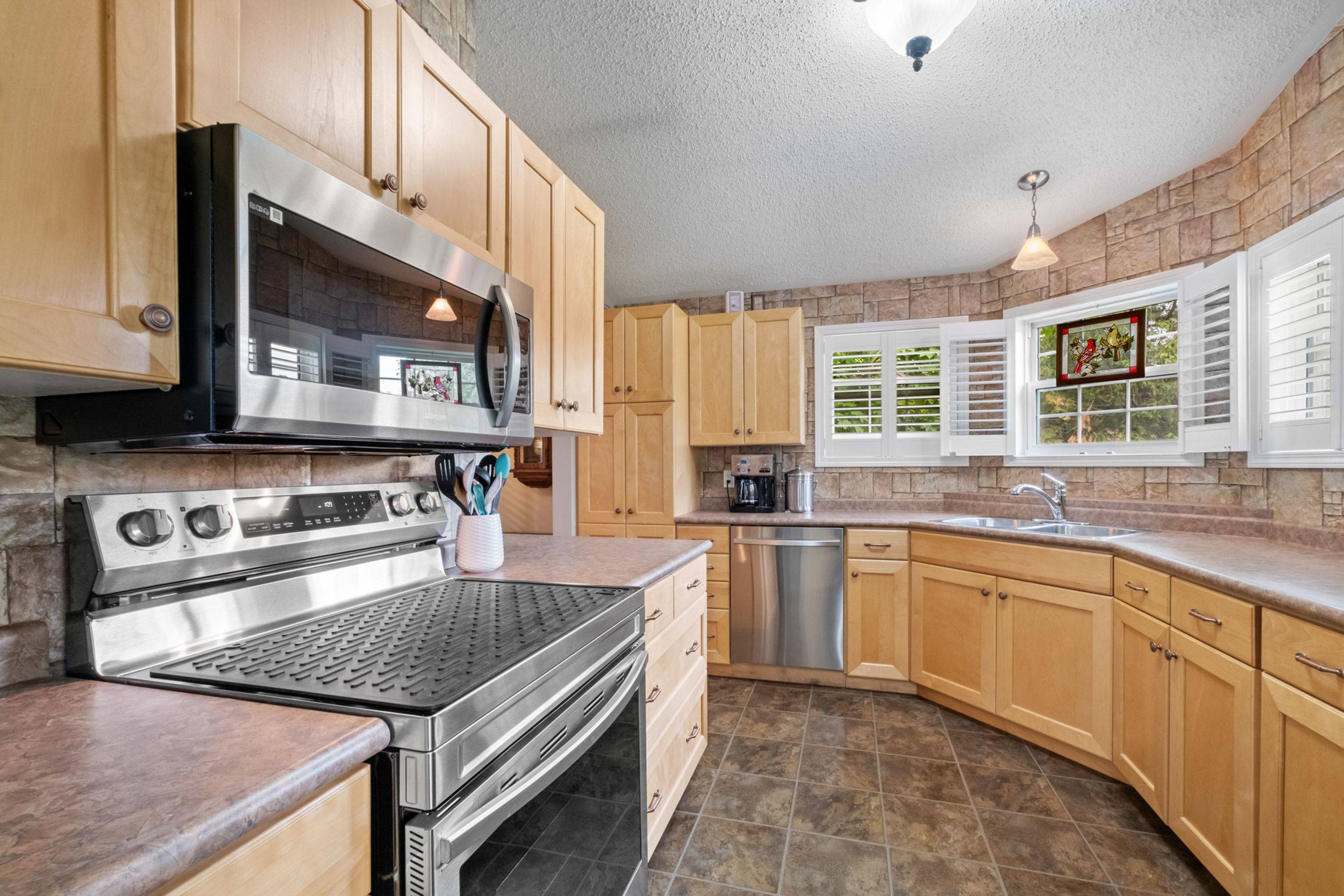 Ashfield-colborne-wawanosh, ON N7A 3Y2,81402 Champlain BLVD