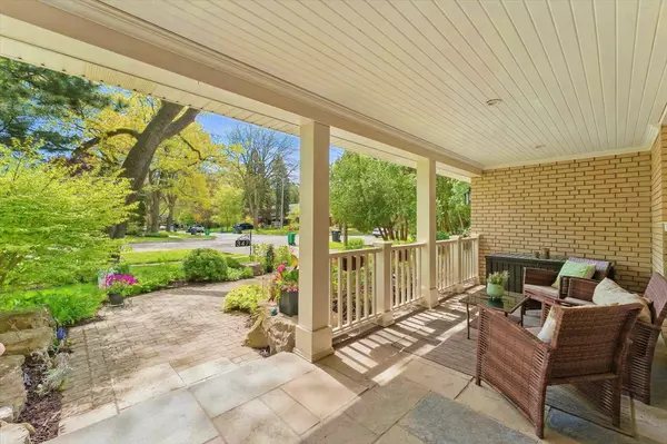 Mississauga, ON L5G 2R4,347 Pinetree WAY