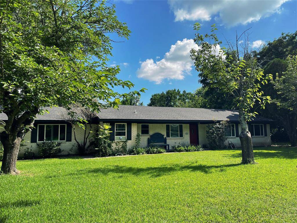 111 Westlawn Drive, Ovilla, TX 75154