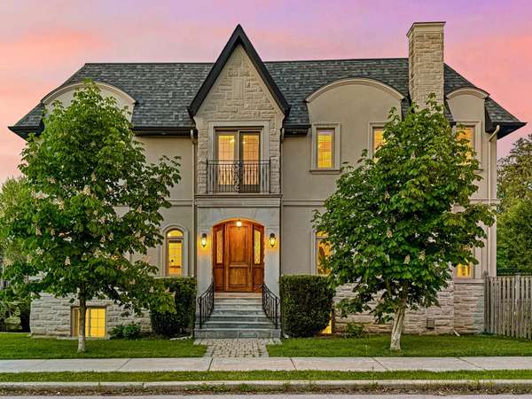 Toronto C14, ON M2N 3M8,221 Elmwood AVE
