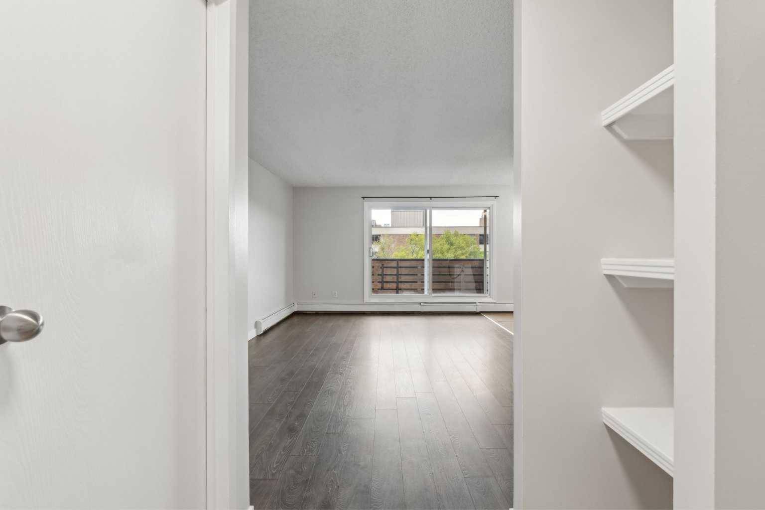 Calgary, AB T2R 0P5,128 15 AVE Southwest #402
