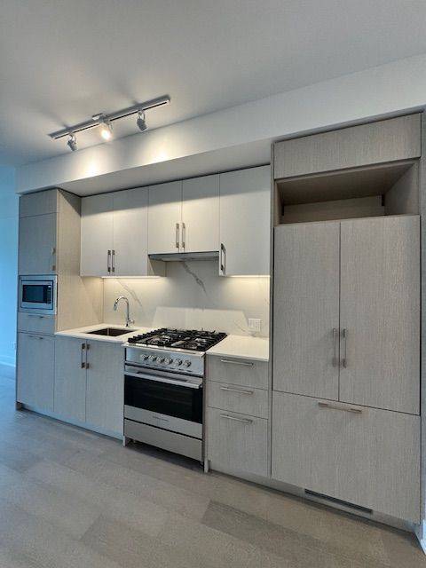 Toronto C03, ON M4S 0E6,8 Manor ST W #608