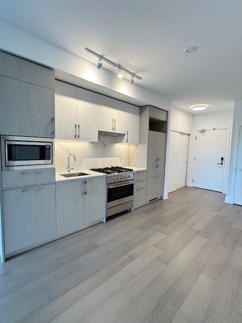 Toronto C03, ON M4S 0E6,8 Manor ST W #608