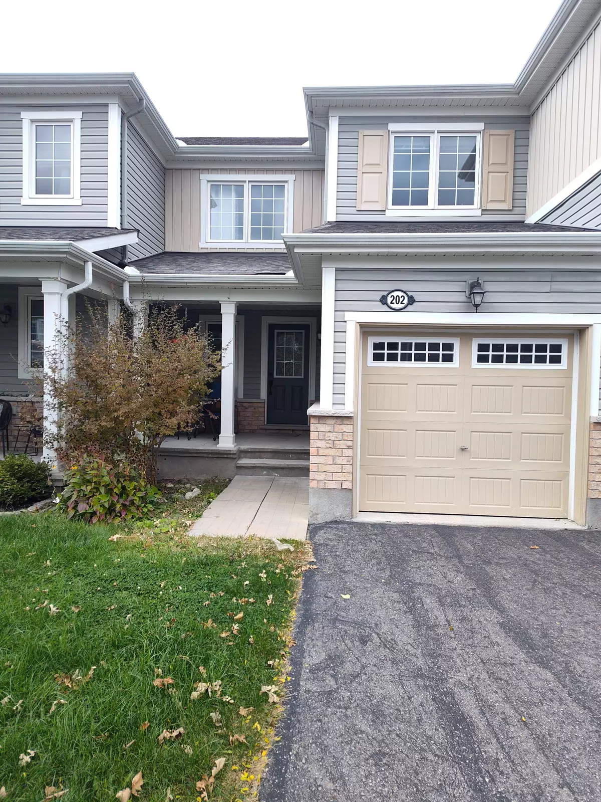 Kanata, ON K2M 0M2,202 Conifer Creek CIR