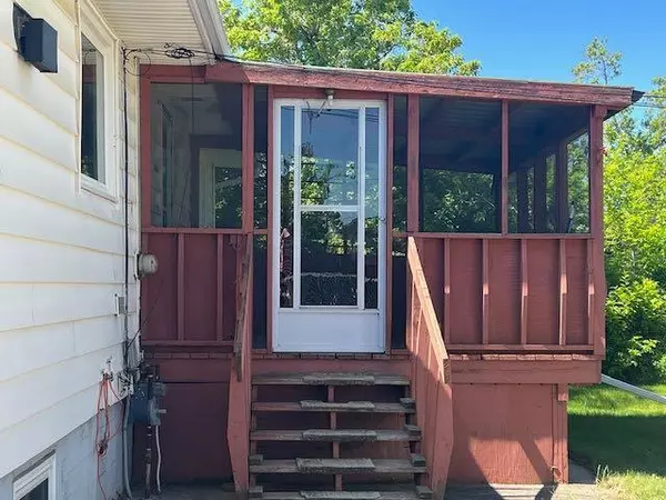 Wainwright, AB T9W 1J8,1030 15 AVE