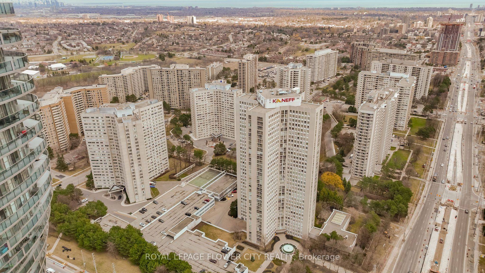 Mississauga, ON L5A 4A1,3650 Kaneff CRES #801