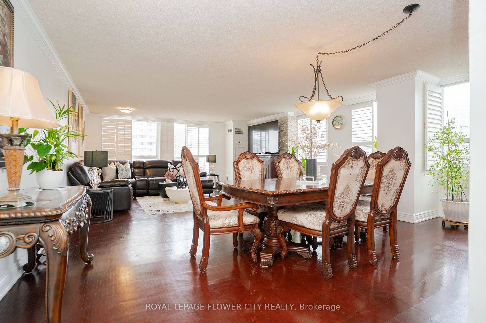 Mississauga, ON L5A 4A1,3650 Kaneff CRES #801