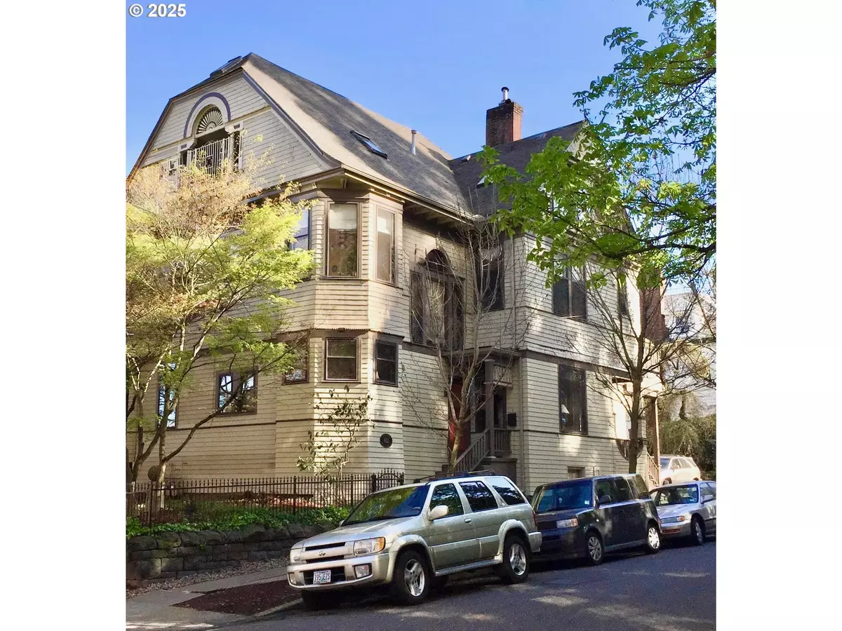 Portland, OR 97205,812 SW SAINT CLAIR AVE #3