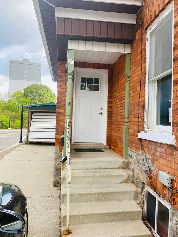25 Peter ST #First Floor, Kitchener, ON N2G 3J5